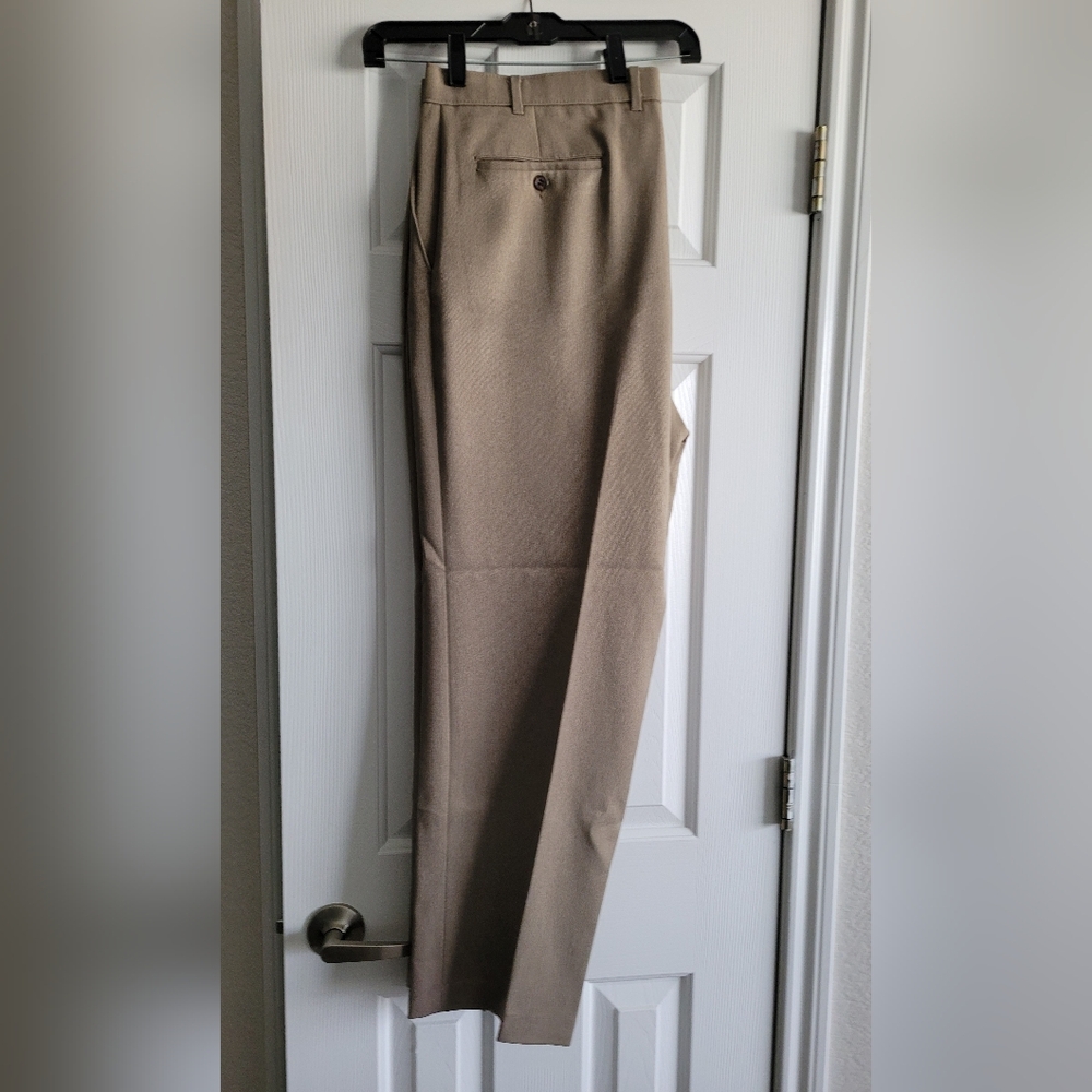 Men's Levi's Action Slacks! 40W x 29L